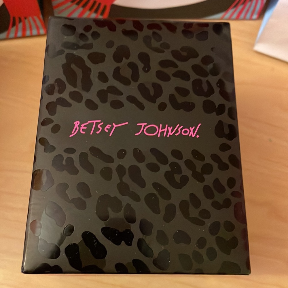 BETSEY JOHNSON Watch - Picture 3 of 4